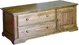images/2240_Cocktail_Table_shown_in_Traditional_Oak_with_Country_Trim.gif